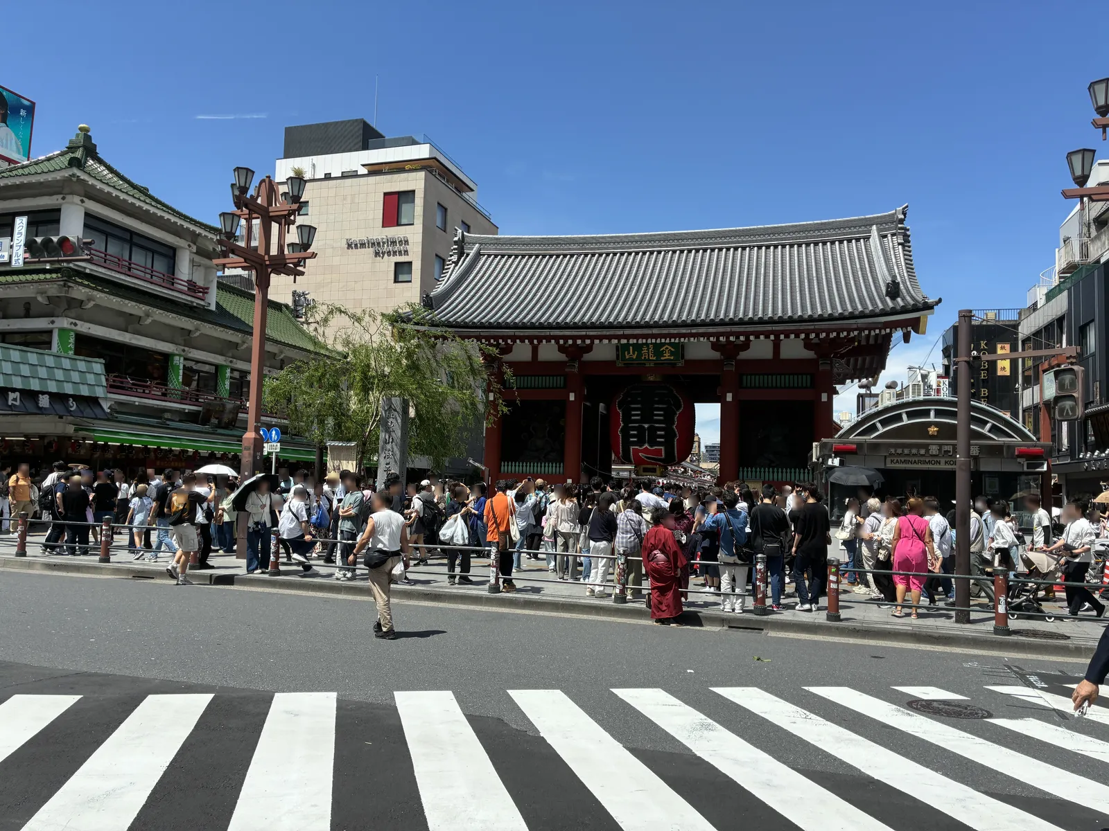 Terrace Line Reds Kaminarimon Gate, Asakusa: when to see the red lantern | Asakusa Tokyo ...